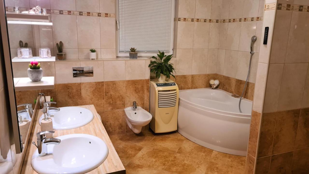 Villa Bubica- Cozy Holiday Home In Rural Area With Pool Stankovci  Extérieur photo